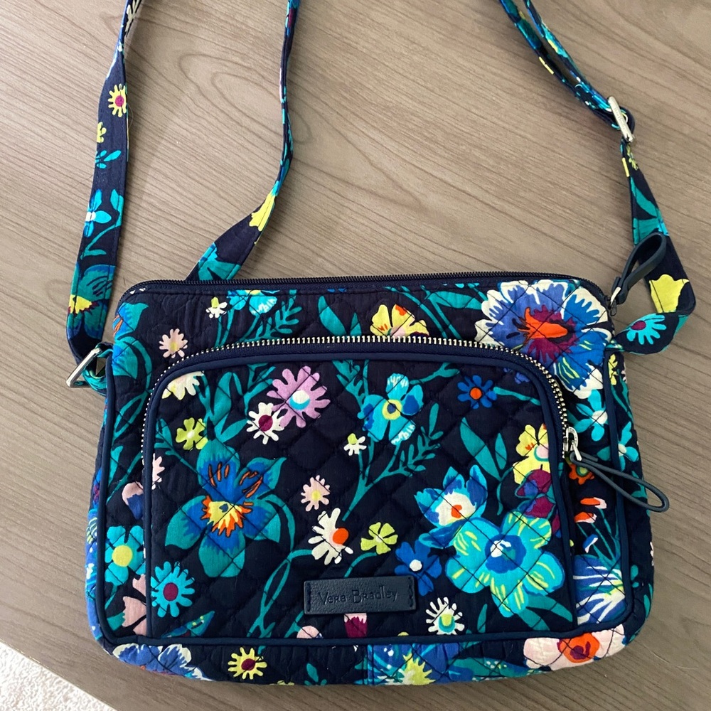 Vera Bradley RFID Little Hipster Firefly Garden